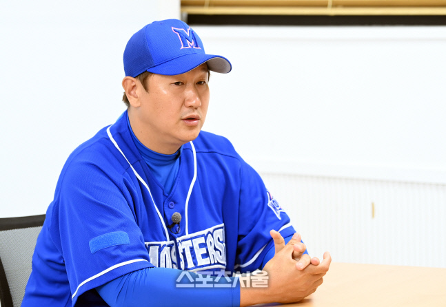 [포토]'최강야구' 몬스터즈 합류 소감 밝히는 이대호