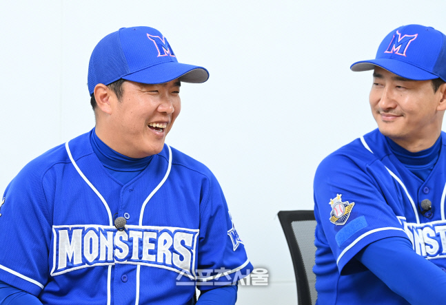 [포토]'최강야구' 몬스터즈의 정근우와 박용택