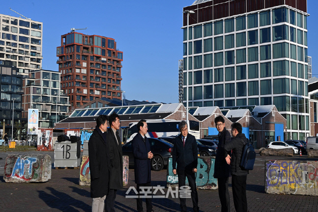 [포토 인천] 유정복 인천시장, 선진 '도시재생' 사례... 제물포 르네상스 계획에 "반영"