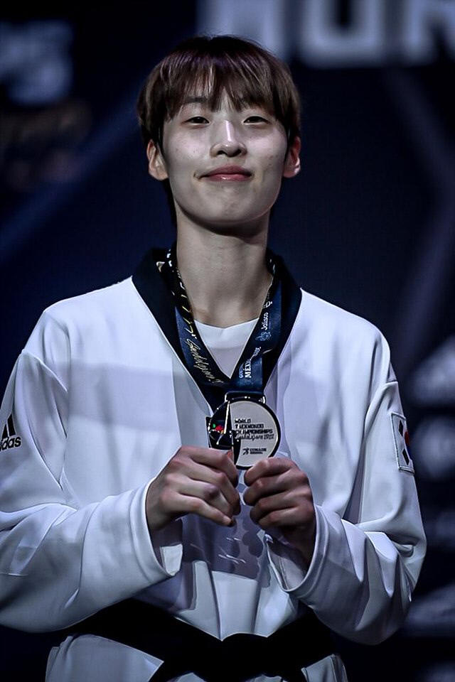 손가락 부러지고도 '은메달'…女태권도 간판 이다빈, 세계선수권서 투혼의 결승행