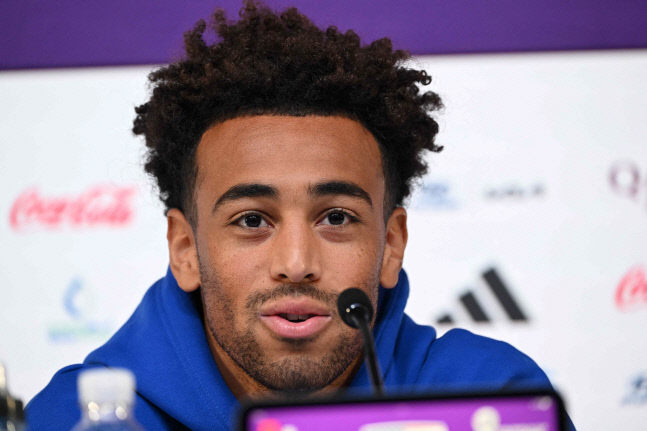 美축구 대표팀, 사상 첫 흑인 주장 선임…월드컵 진출팀 중 최연소