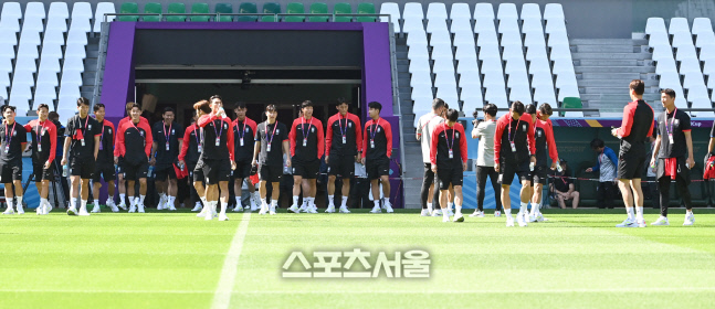 [포토] 결전장에 입장하는 축구대표팀