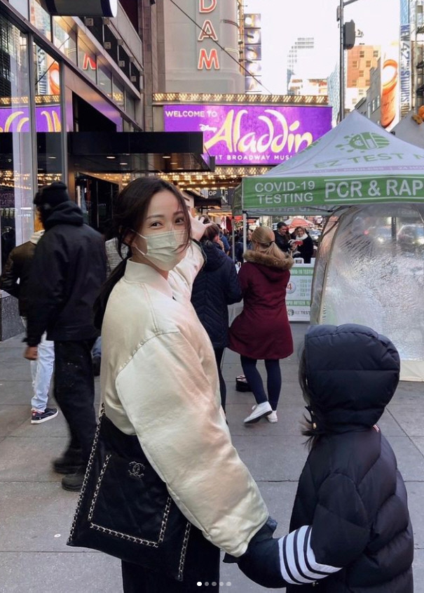 '권상우♥' 손태영, '붕어빵 딸'과 뮤지컬 나들이..행복 가득 뉴욕 라이프