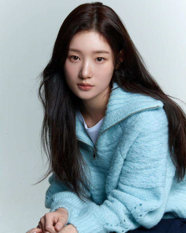 BH_정채연_프로필_01