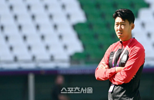 [포토] 손흥민 \'매의 눈으로\'