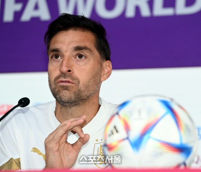 "포르투갈은?" "호날두는?" 한국·우루과이 기자회견에 등장한 불청객에 '눈쌀'[박준범의 도하테이크원]