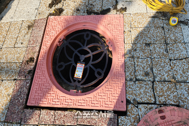 [포토 연수] 인천 연수구, 집중호우 시 보행자 맨홀 추락 사고 예방