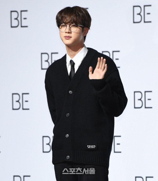 BTS 진, 내달 13일 최전방 입대 "훈련소 오면 위험해…아미 알라뷰"[종합]