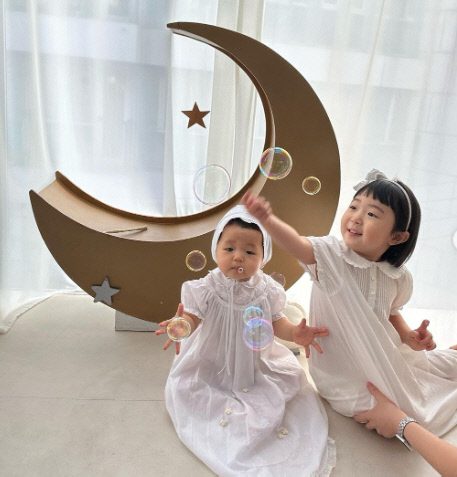 이지혜, '둘째 딸' 돌사진 공개..클수록 ♥문재완 판박이