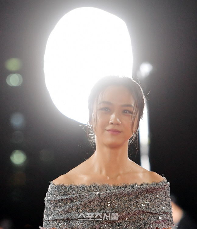 청룡 레드카펫에 선 탕웨이[포토]