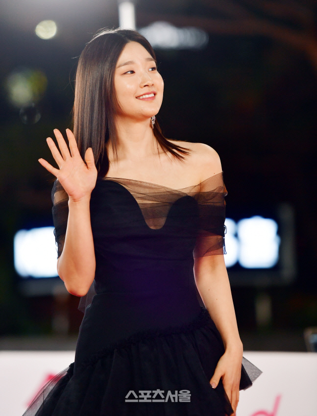 '팬들 환호에 답하는' 박소담[포토]