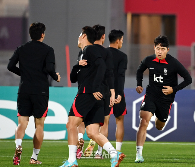 [포토] 이강인 \'가나전을 위하여\'