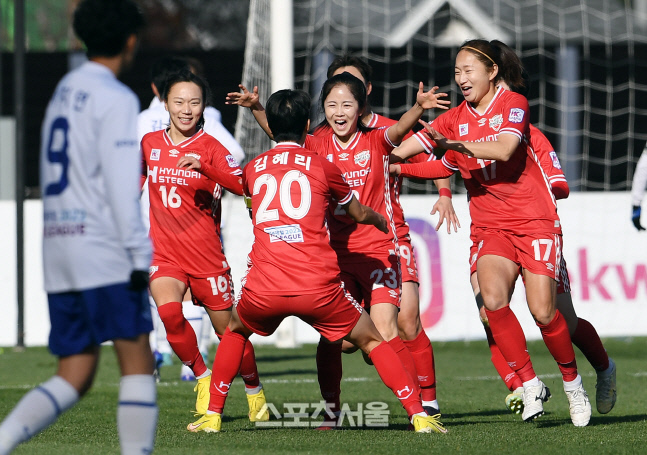 [포토]현대제철 이민아, 내가 넣었어!