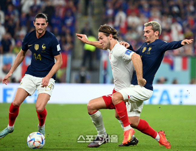 [포토] 그리즈만 '더 이상 못가'