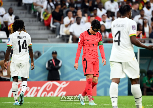 [포토] 손흥민 \'잘 안풀리네\'