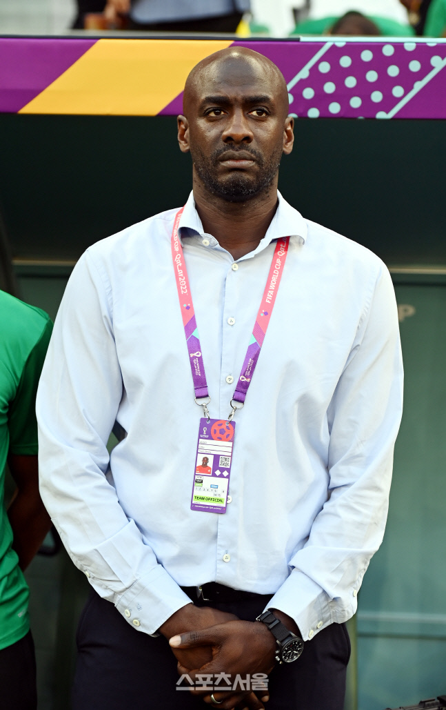 [포토] 가나 오토 아도 감독 \'긴장된 표정으로\'