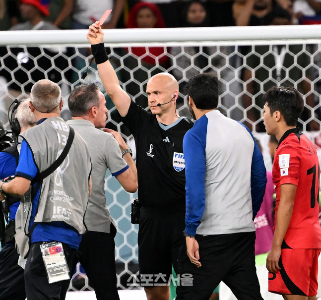 대회 기조 역행하는 재앙 수준의 심판, 韓 축구 '테러' 당했다[도하 SS현장]