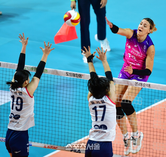 GS 블로킹 압도하는 옐레나[포토]