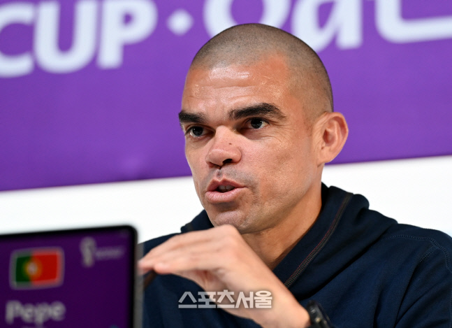 [포토] 공식 기자회견 하는 포르투갈 페페