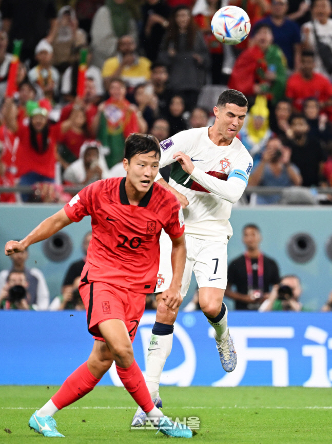 [포토] 호날두 저지하는 권경원