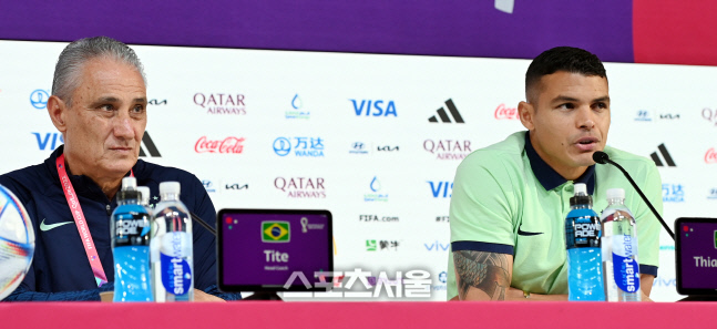 [포토] 답변하는 브라질 티아고 실바