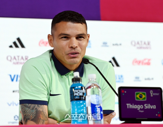 [포토] 기자회견 하는 티아고 실바