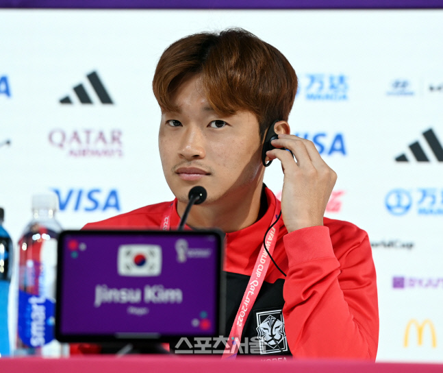 [포토] 기자회견하는 김진수