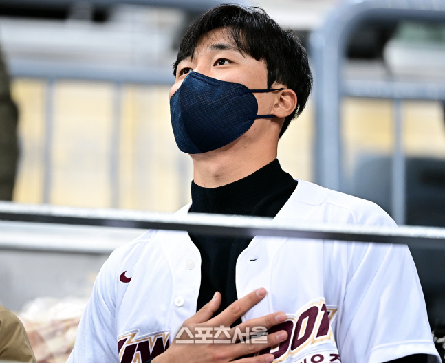 코리안 메이저리거 사상 첫 'GG 최종 후보' 김하성 [올해의 상 D-10]