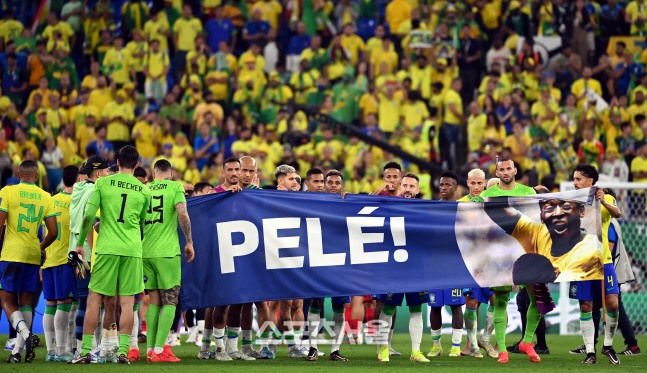 [포토] 한국전 승리한 브라질, 암투병 중인 펠레 응원