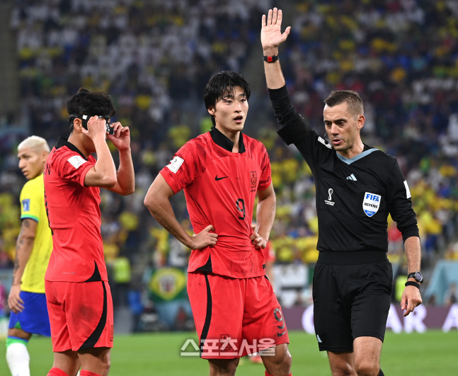 [포토] 조규성 \'이걸 파울을 안줘요?\'