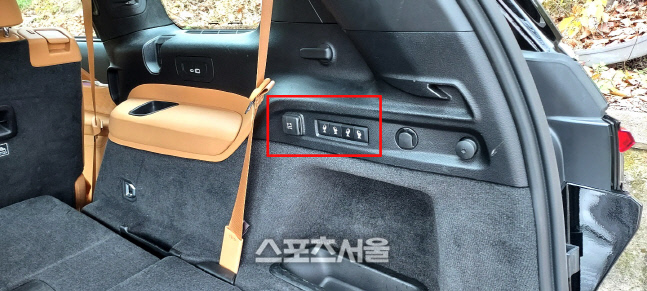 2021년식 그랜드 체로키L(위)과 2022년식 그랜드 체로키L. 스포