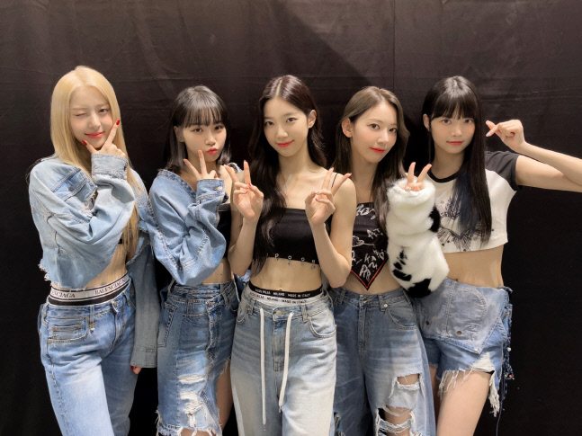 "초고속 성장" 르세라핌, 스포티파이 앨범 재생수 1억 돌파