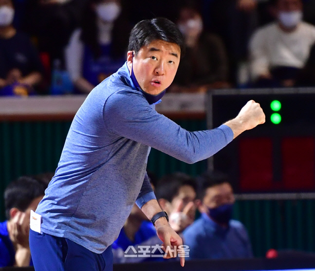 "선수들 너무 몰아붙인 것 같다" 3연패로 고개 숙인 삼성 은희석 감독[패장]