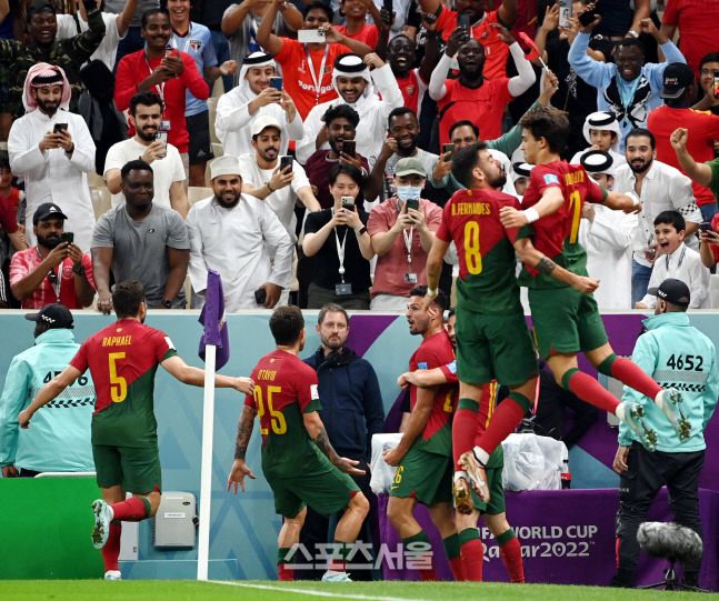 [포토] 골 넣고 환호하는 포르투갈 하무스