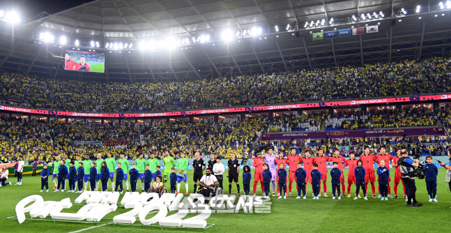 [포토] 브라질전에서 애국가 부르는 대표팀