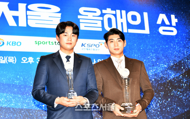 스포츠서울 올해의 선수상 이정후와 신인상 정철원[포토]