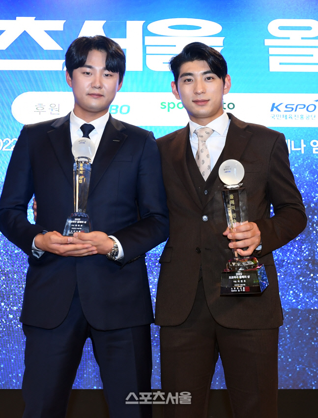 [포토]올해의 신인 정철원과 올해의 선수 이정후, 나란히 함께!