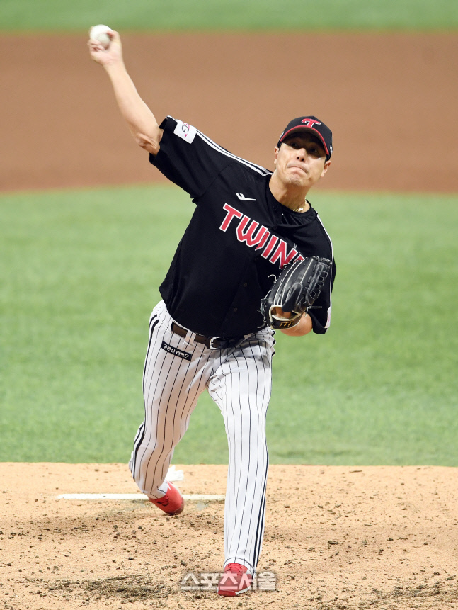 [포토]LG 김진성, 플레이오프 4차전 6회말 등판