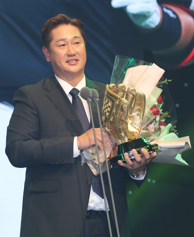 마지막 수상한 이대호 "대성통곡 안 해 다행…진짜 마지막이라니 눈물"[2022GG]