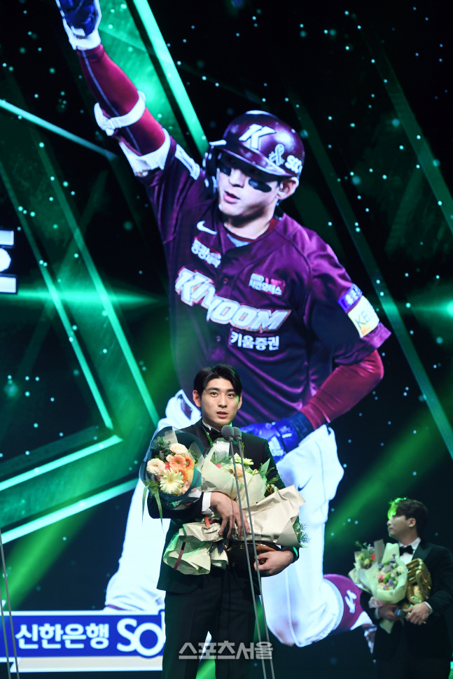 [포토]5년 연속 골든글러브 수상하는 이정후