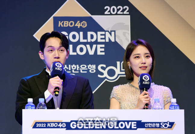 [포토]골든글러브 시상식 MC 맡은 김민호-이선영 아나운서