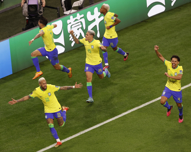 네이마르 골에 환호