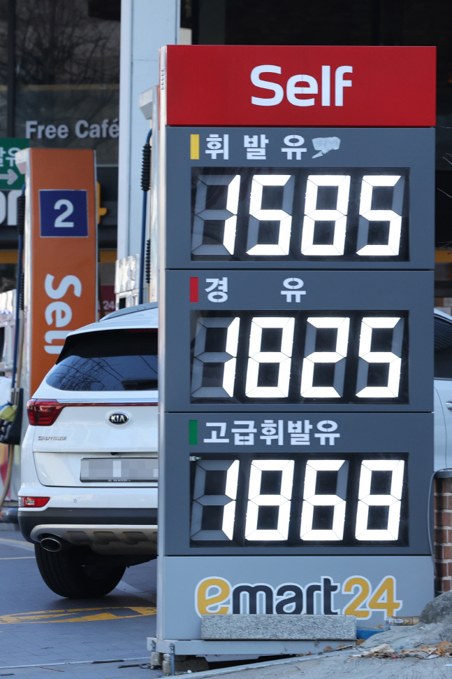 국제유가 하락에 휘발유 가격 1500원대로 내려