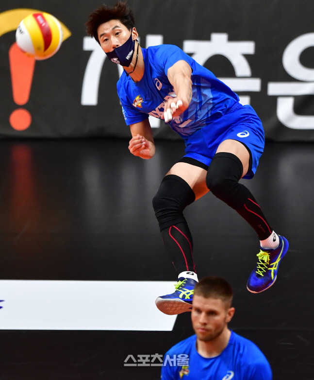 강력한 스파이크서브 박철우[포토]