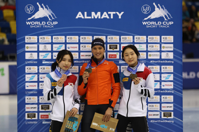 최민정 김길리, 수잔 슐팅 못잡았다...홍경환 2관왕 [쇼트트랙 월드컵 3차]