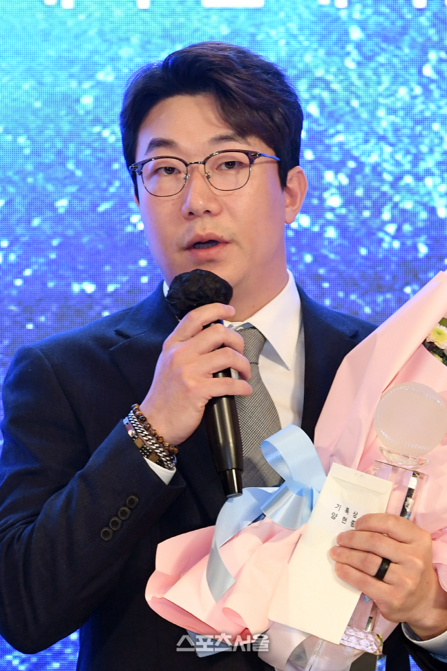 [포토]KIA 양현종, 올해의상 기록상 수상