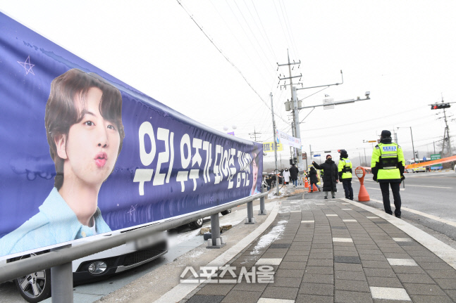 [포토]\'우리 우주가 되어준 김석진\'