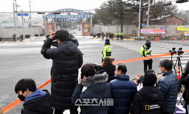 [포토]BTS 진의 입대에 몰려든 취재진