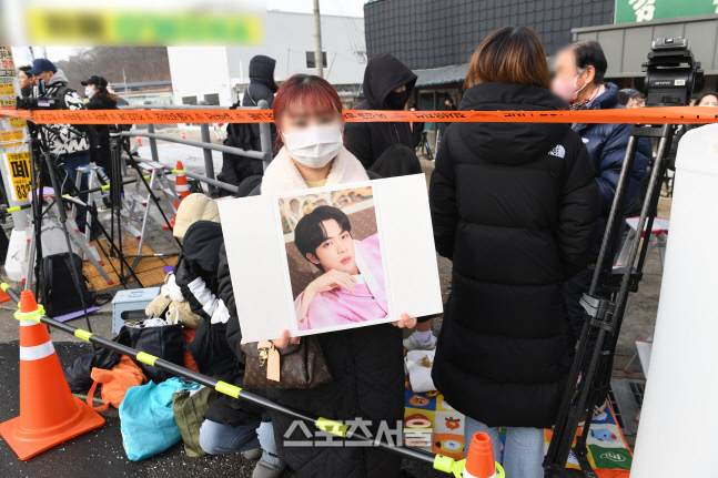 [포토]BTS 진 입대, 잘 다녀오세요!
