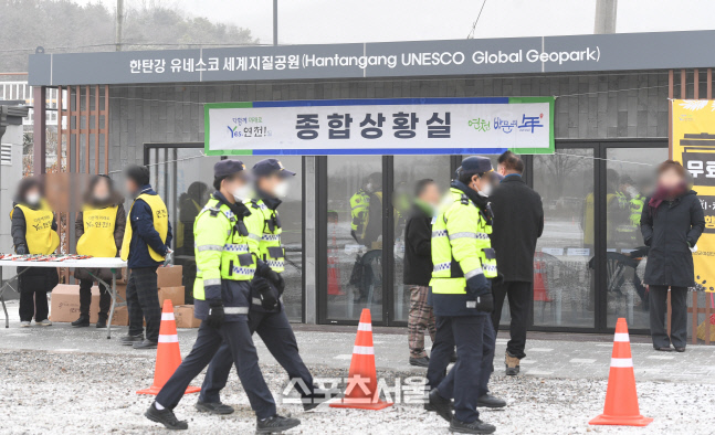 [포토]BTS 진의 입대에 차려진 종합상황실